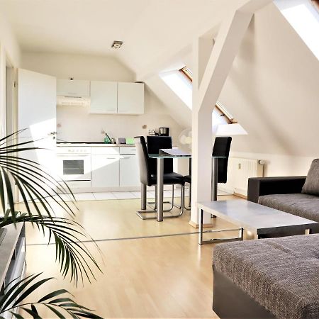 Kuschelige Dachgeschosswohnung Am Clarapark Leipzig Luaran gambar