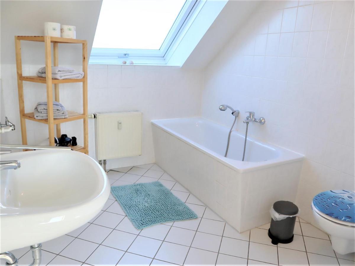 Kuschelige Dachgeschosswohnung Am Clarapark Leipzig Luaran gambar